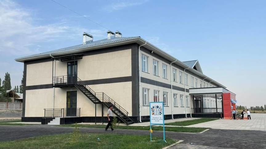Депутаты указали на острую нехватку мест и потребность в ремонте образовательных учреждений Кыргызстана