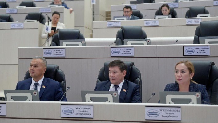 Жогорку Кеңештин сапары: бир депутат үч ведомство башчыларын угууну сунуштады