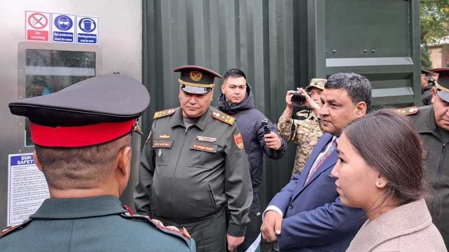 Индия передала Министерству обороны Кыргызстана мобильный стрелковый тир