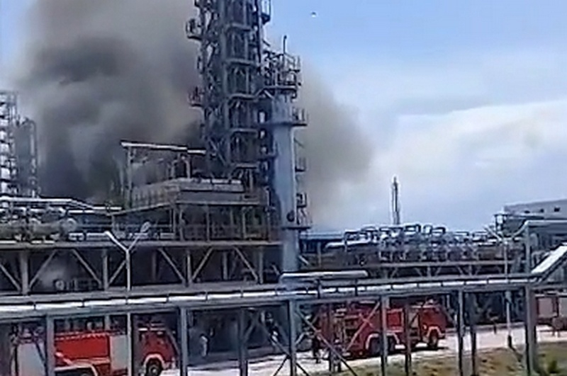 Жители Кара-Балты требуют усилить экологический контроль за НПЗ «Джунда» из-за выбросов