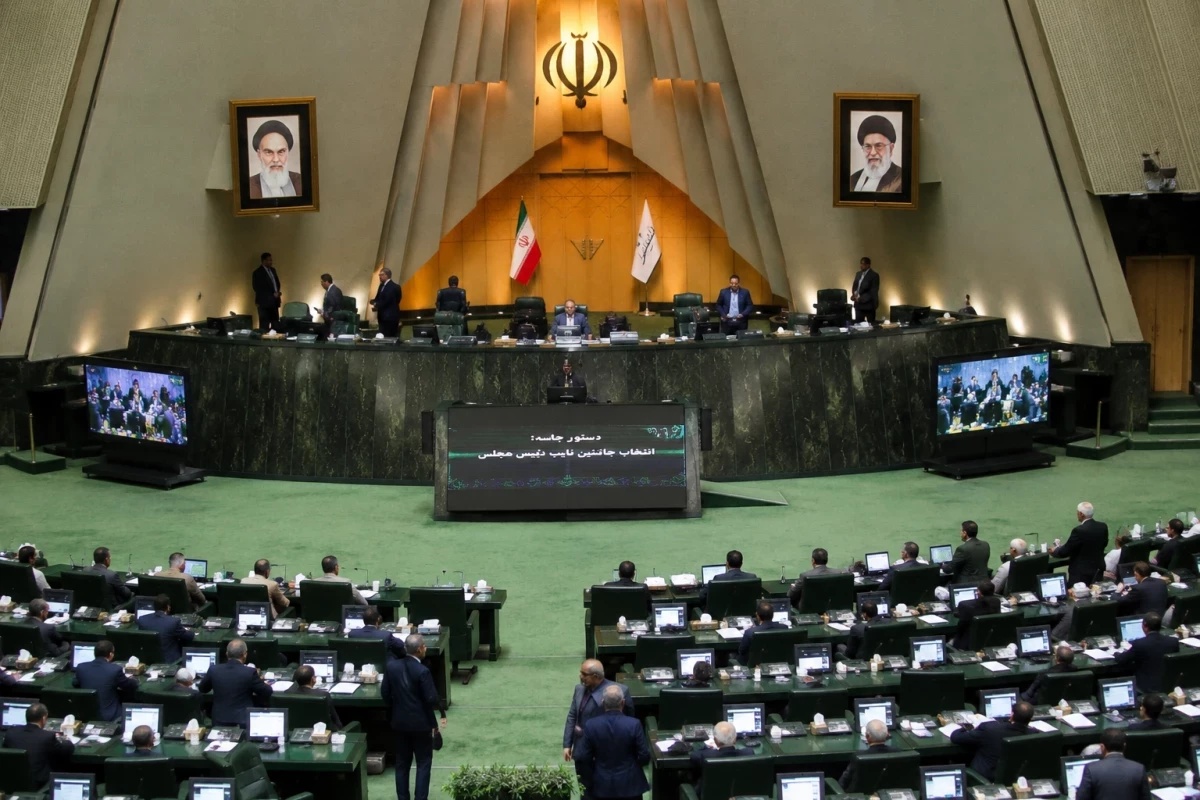 Иранда «дошман» СМИ менен байланыш үчүн эки жылга чейин абак жазасы киргизилиши мүмкүн