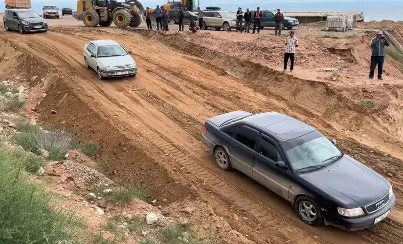 Селевой поток повредил трассу Балыкчы — Боконбаев — Каракол, затем удалось восстановить движение