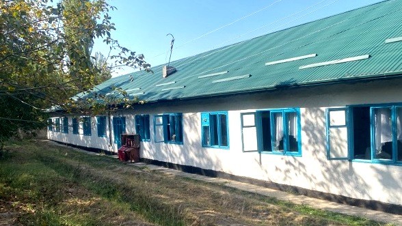 Баткенде 120 окуучуга эсептелген мектепте 312 окуучу окуйт