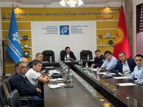 Бишкектеги кыймылсыздык көйгөйү: Жол куруу жана жашыл жагачтар көйгөйдү чечпей жатат