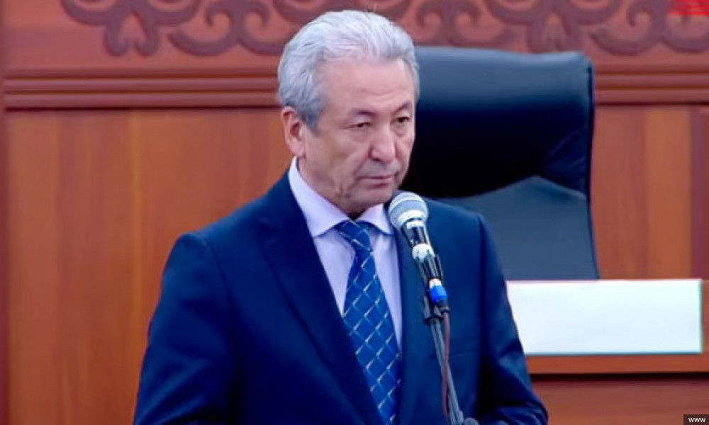 Ишкак Масалиевдин айтымы менен: Адахан Мадумаровго үйүндөгү обыск учурунда алынган 150 миң доллар кайтарылды