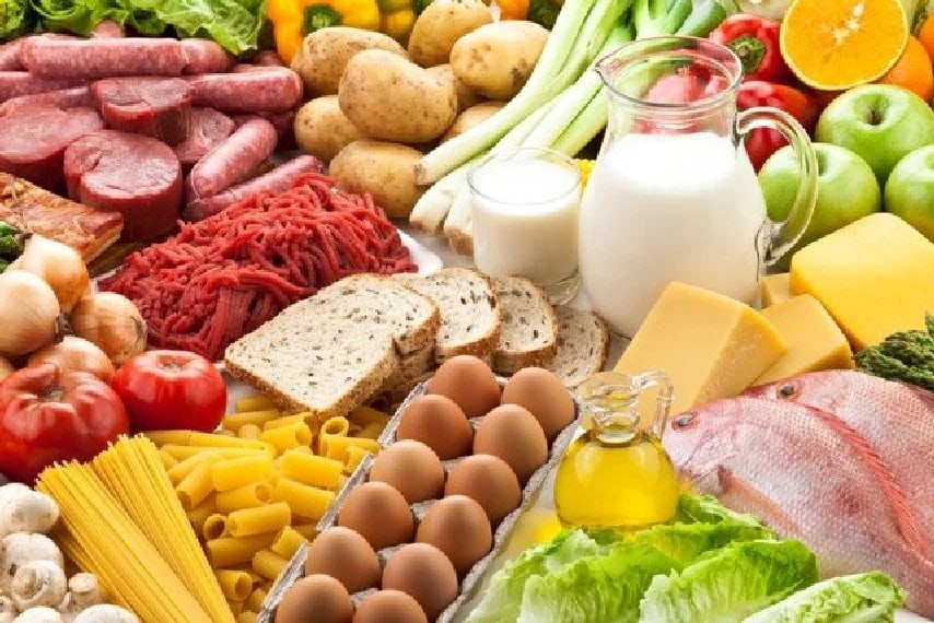 В Бишкеке подорожали только молоко и помидоры: как изменилась продуктовая корзина на этой неделе
