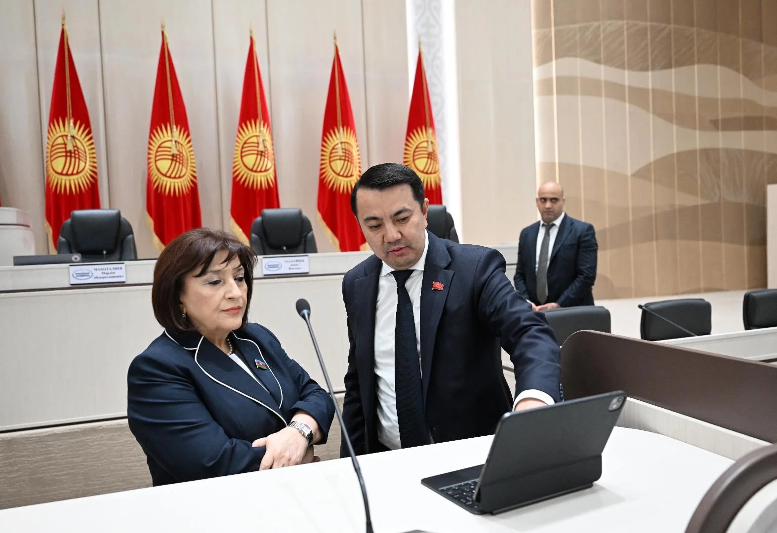 Кыргызстан жана Азербайджан парламенттик кызматташтыкты бекемдөө боюнча талкуулашты