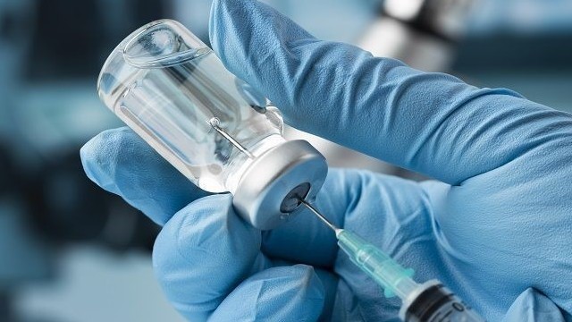 Иммунизациядан кийин температуранын көтөрүлүшү — табигый реакция, деп түшүндү врач