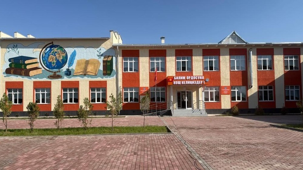 В новой школе села Мраморное протекает крыша после дождя