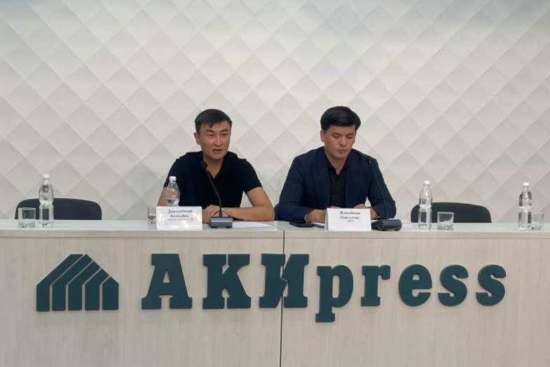 Учак пилоту жана адвокаты авиакомпания менен болгон чыр-чатакты билдиришти: иш кылмыш ишине айланды