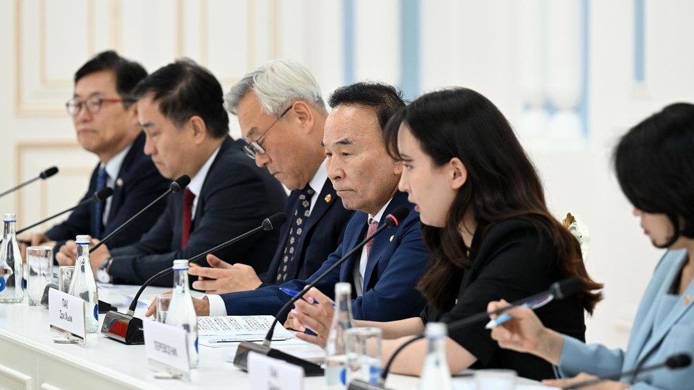 Корея парламентинин делегациясы Жогорку Кенеште болду