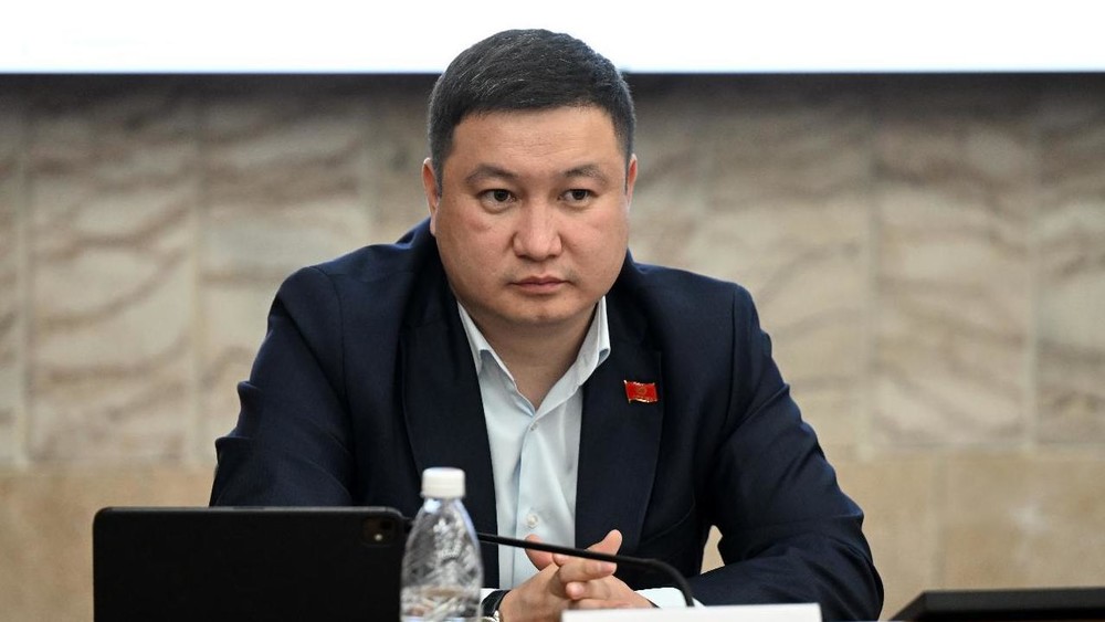 Баткен облусундагы кедейлик деңгээли 38,5%: депутат бюджетти 2 млрд сомго көтөрүүнү сурады