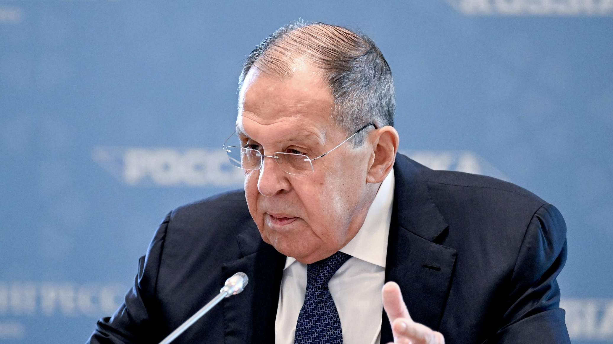 Лавров АКШда Зеленский менен Путиндин жолугушуусу үчүн шартты атады