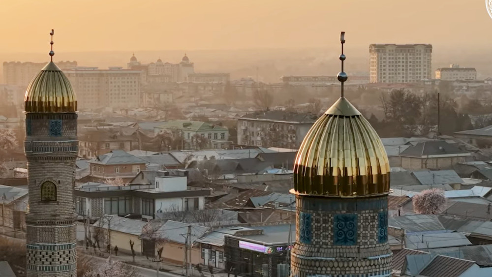 Ош шаарында Боконбаев атындагы мектеп аймагындагы мыйзамсыз курулуштарды бузууга киришти