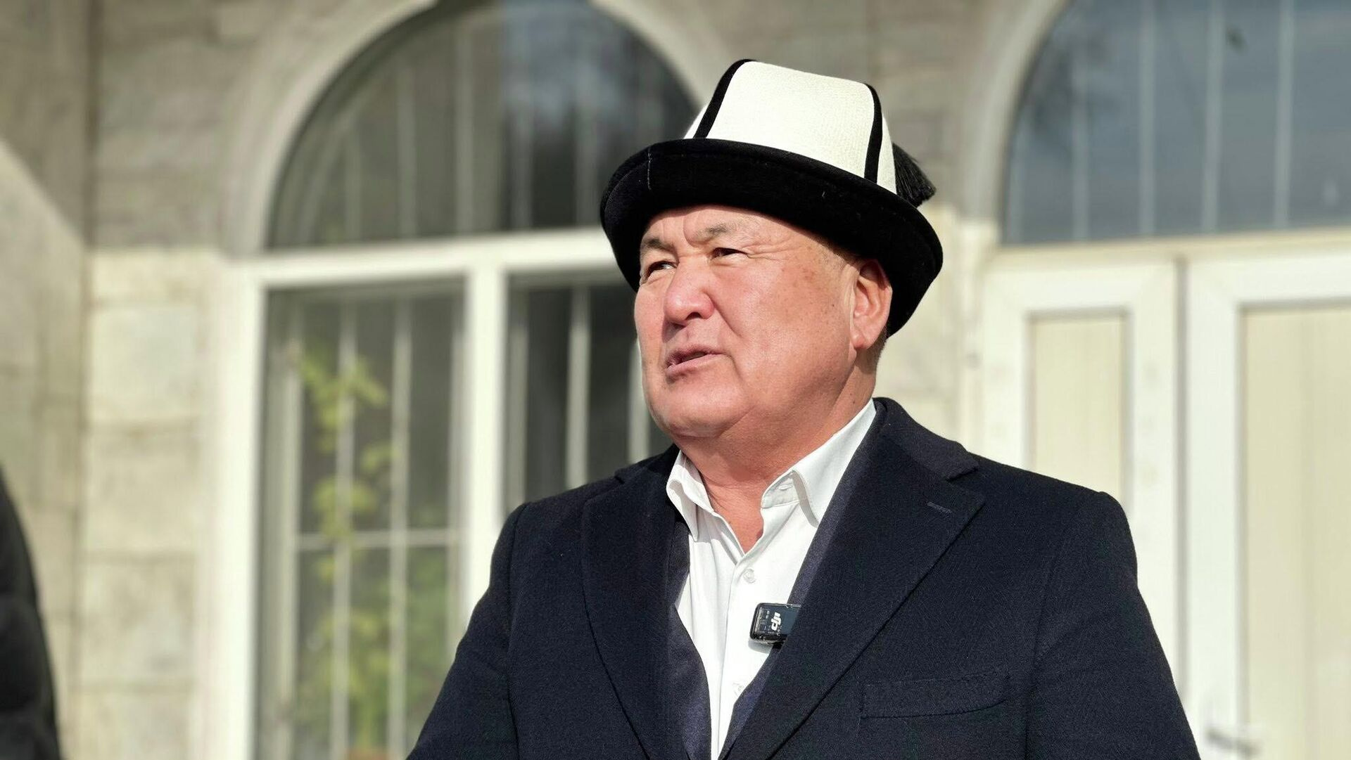 Оштун мурунку мэринин жерди алып, компенсация бербегени боюнча жергиликтүү жашоочу Президентке кайрылды