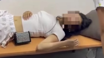 Бишкекте эпилепсиядан жабыркаган кыз катуу ысыктан улам аң-сезимин жоготту