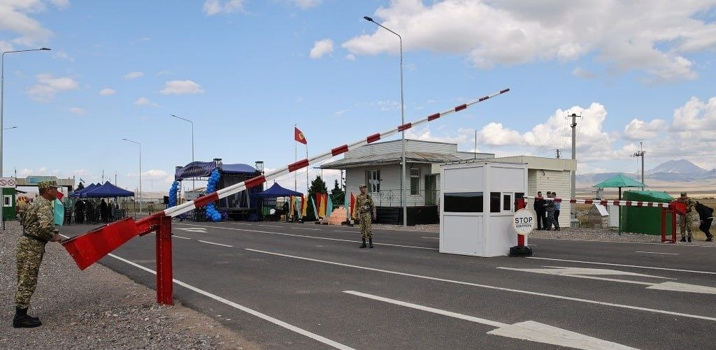 Кыргызстанцам пока не нужно разрешение для въезда в Казахстан, несмотря на новые миграционные правила
