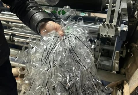 Кыргызстанда 2027-жылдан пластик пакеттерди өндүрүүгө жана алып келүүгө тыюу салынган