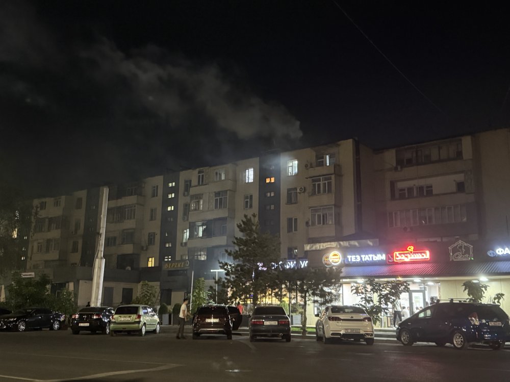 В центре Бишкека зафиксировано сильное задымление в многоэтажном доме