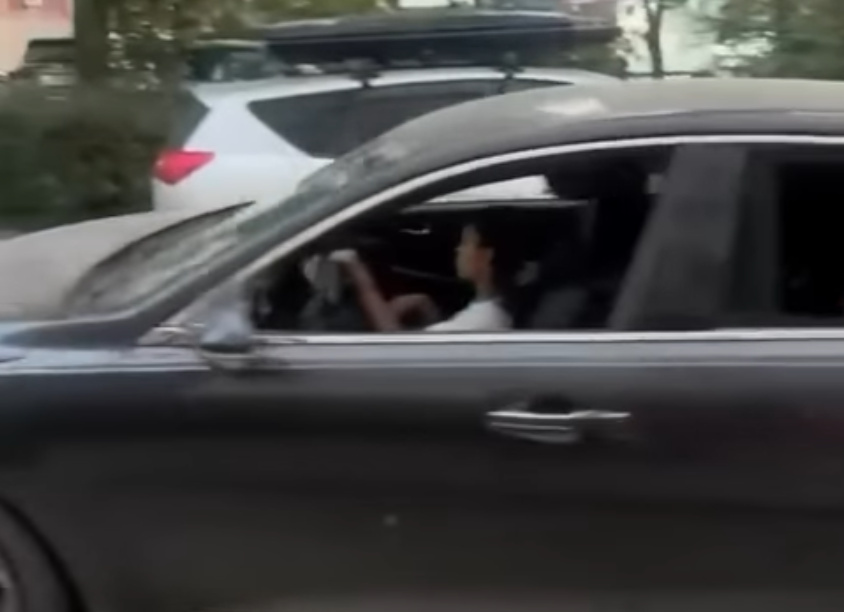 В Бишкеке оштрафовали родителей за то, что дочь управляла автомобилем