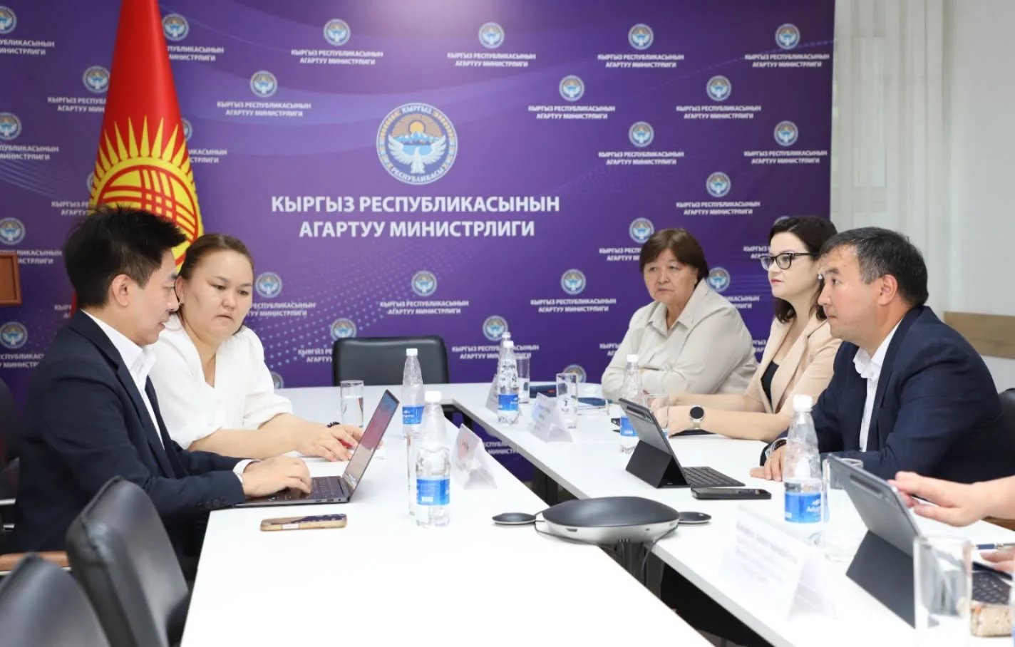Минпросвещения КР и корейская IT-компания обсудили цифровизацию образования