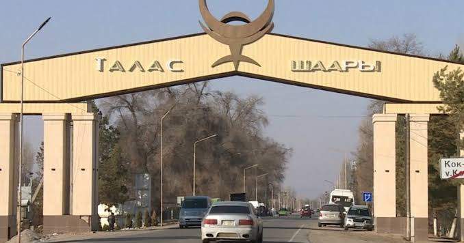 В Таласе провели проверку хода ремонта социальных объектов: осмотрели детсады и школы