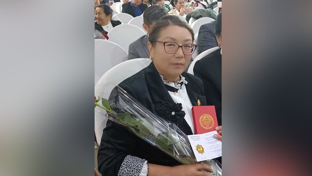 Ат-Башыдагы мугалим Айнура Жусубакунова 4К көндүмдөрүн кантип өнүктүрөөрүн жана эмгеги үчүн сыйланышы