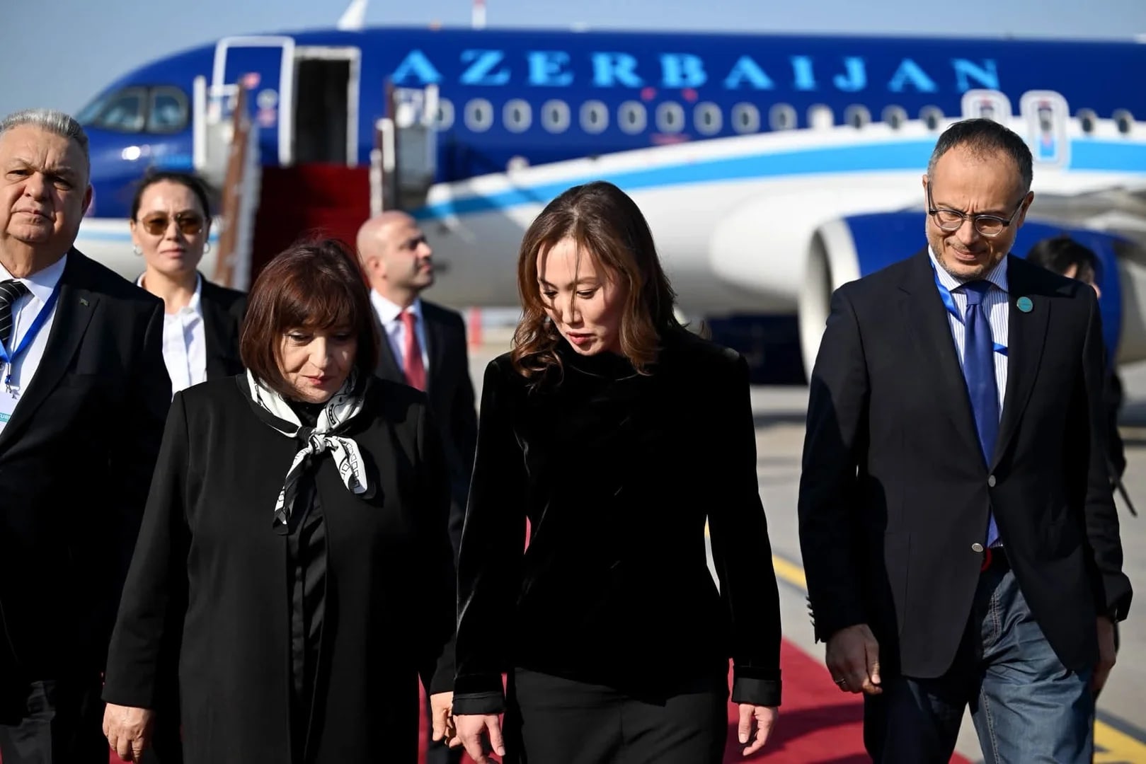 Председатель Милли Меджлиса Азербайджана Сагиба Гафарова прибыла в Кыргызстан с официальным визитом