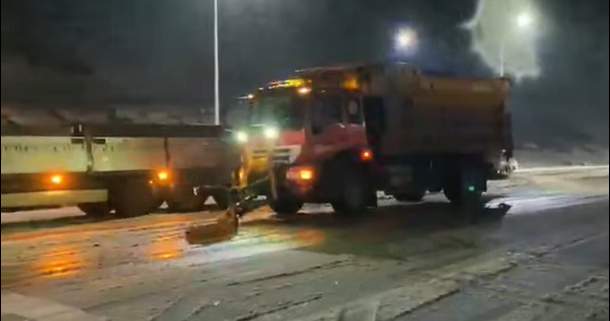 Дорожные службы обработали перевалы Тоо-Ашуу и Отмок после снегопада