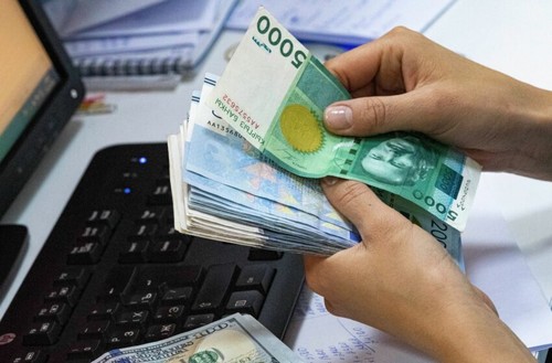Кыргызстанда январь-март айларында орточо айлык эмгек акы 51,8 миң сомду түздү