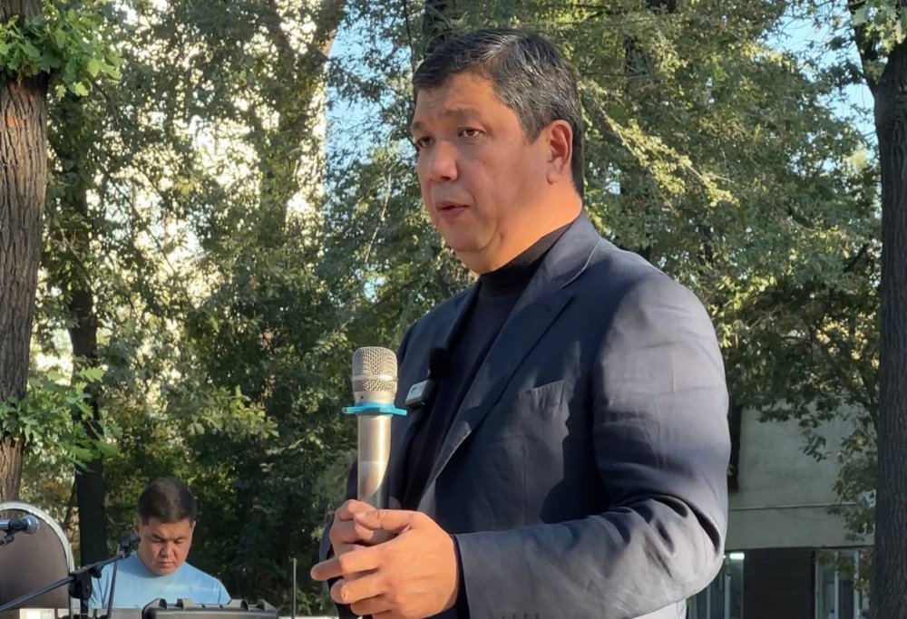 Бишкек мэри Арча-Бешиктеги балдар майданынын курулушу кечигүүсүнө байланыштуу кызматтык тергөө тапшырды