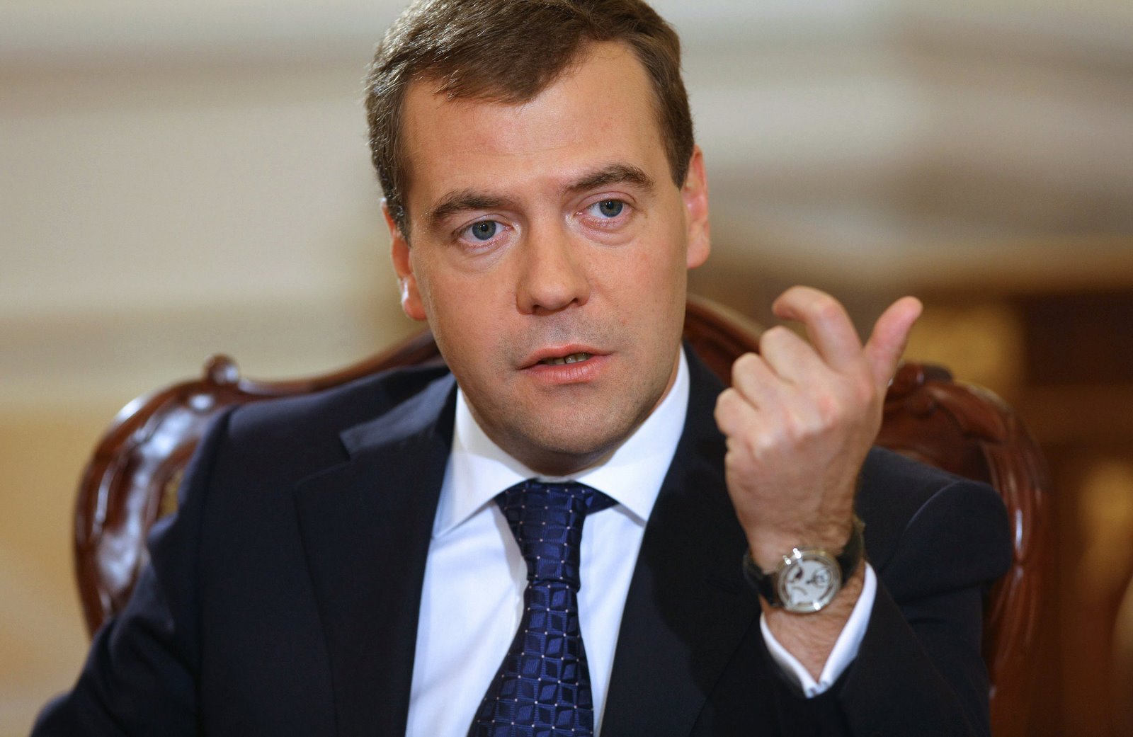 Мурдагы Орусия президенти Курилдеги талаштуу аралдар үчүн Японияга коркунуч тартуулады