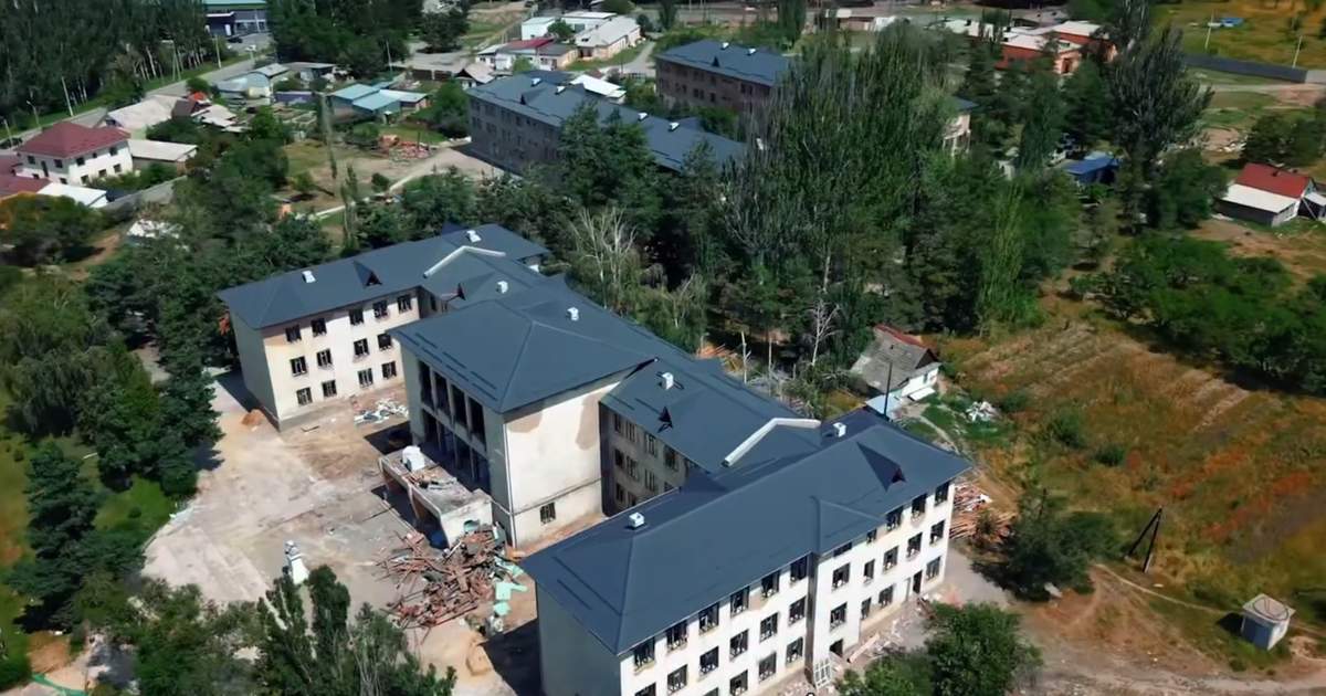 В Караколе стартовал капитальный ремонт школы-интерната имени Сатылганова, не проводившийся 60 лет