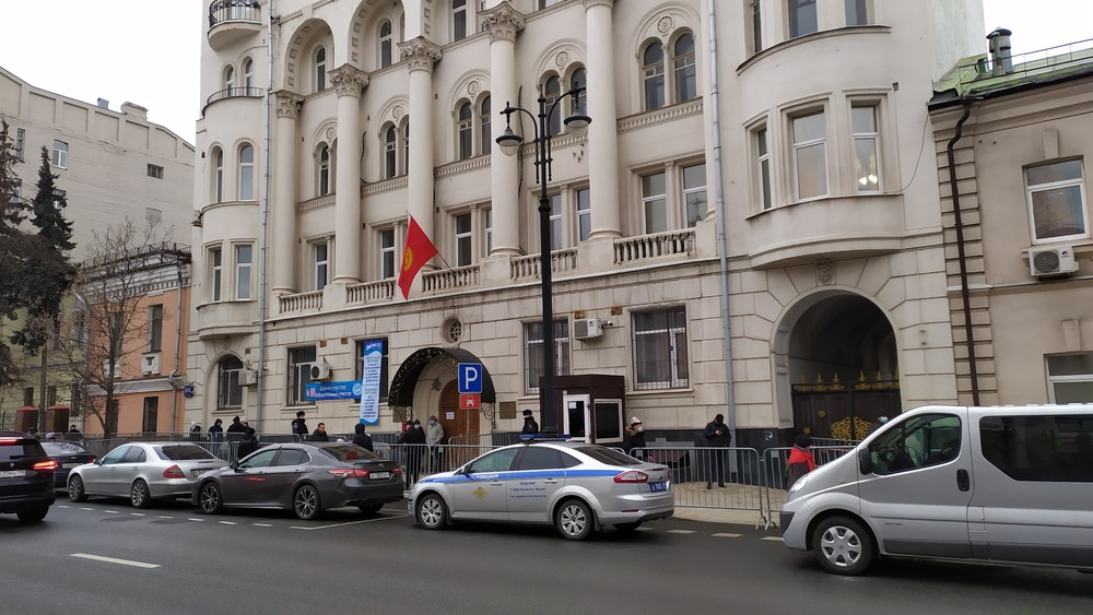 На нужды дипломатических миссий за рубежом запланировано 3 млрд сом
