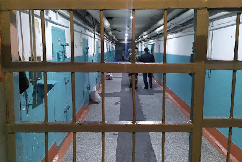 Пескоблокттан жасалган тосмо — ИВСга: Кара-Сууда адам кармалып калды