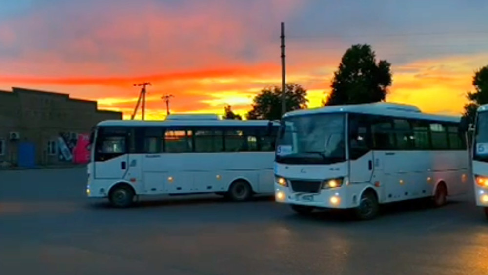 В Кара-Балте поступила партия из 24 новых автобусов с адаптацией для маломобильных граждан