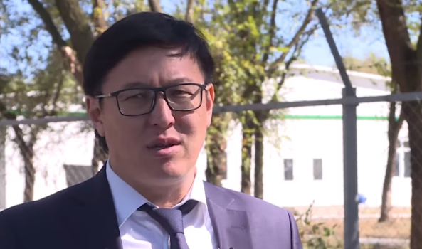 Торобаев раскритиковал идеи оппонента, назвав их «сказками» и сравнив с аферистом