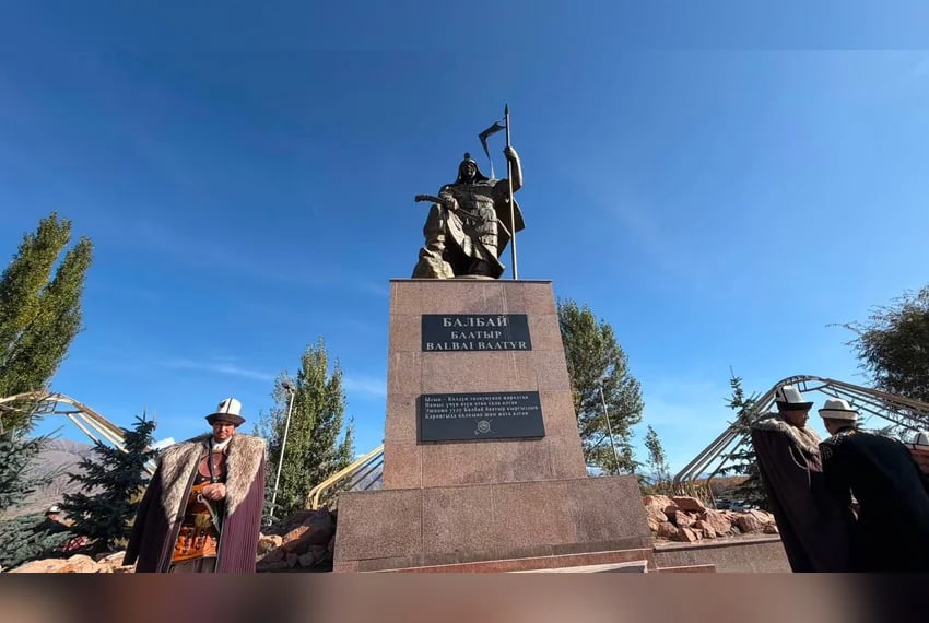 В Иссык-Кульской области открыт памятник Балбаю баатыру