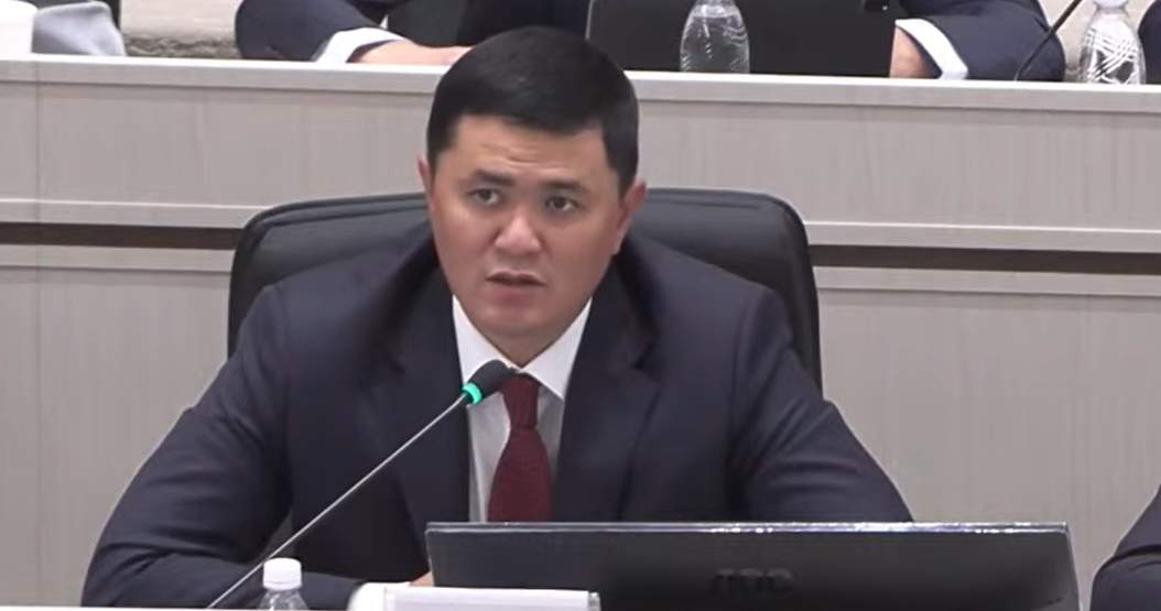 Орунтаев: Турак жай сатып алуудан мурун документтерди текшерүү керек