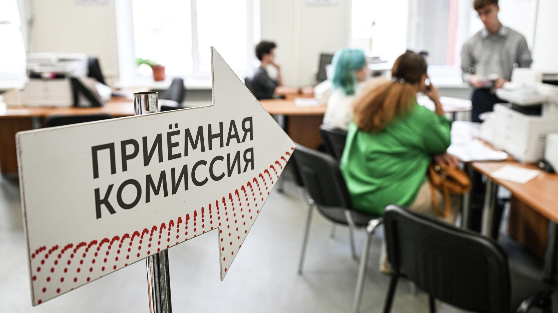 Кыргызстандын ЖОЖдоруна 26 миңден ашуун абитуриент кабыл алынды: бюджеттик жана контракттык орундардын бөлүштүрүлүшү
