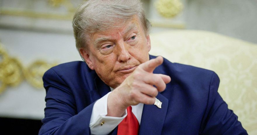 Дональд Трамп америкалык телеканалдарга уруксат документтерин алып коёрун эскертти