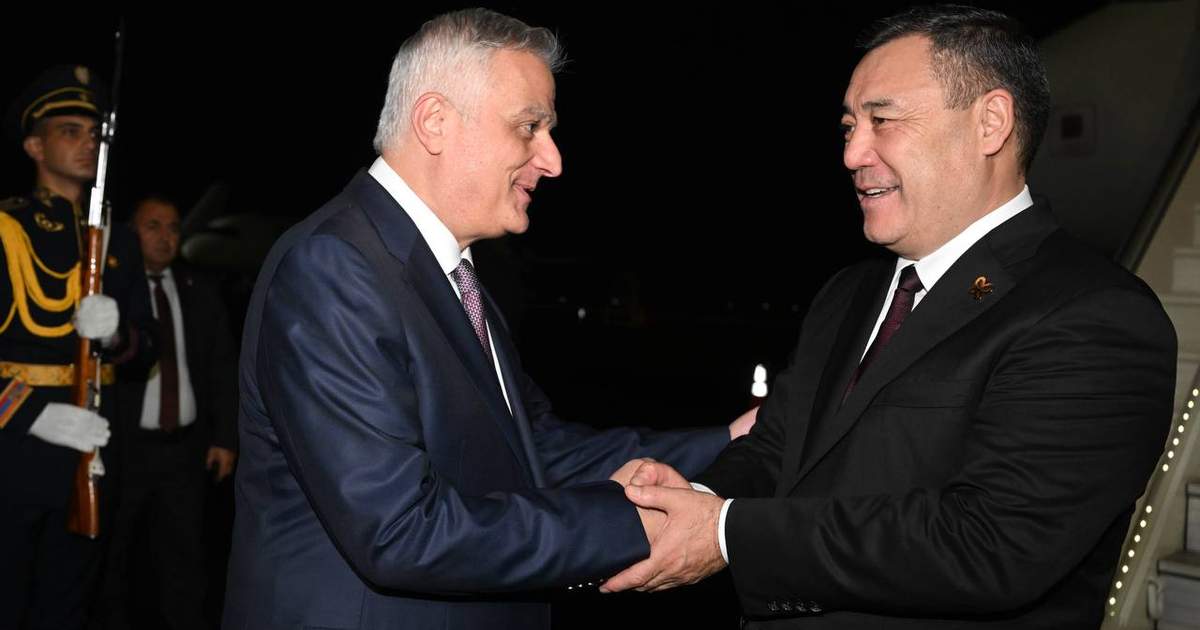 Садыр Жапаров Арменияга расмий сапары менен келди
