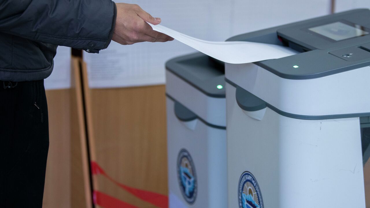 Жогорку Кенеш может назначить выборы президента Кыргызстана на 17 сентября