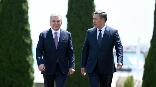Президент Узбекистана высоко оценил строительный бум и экономические успехи Кыргызстана