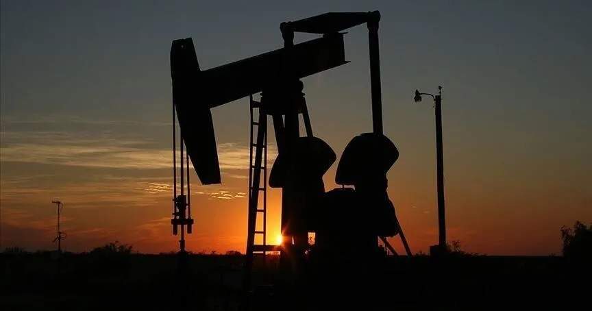 Мировые цены на нефть 30 сентября: WTI и Brent реагируют на геополитику и поставки