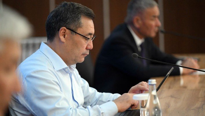 Жапаров призвал мигрантов вернуться в Кыргызстан: «Работа есть, мы строим дома»