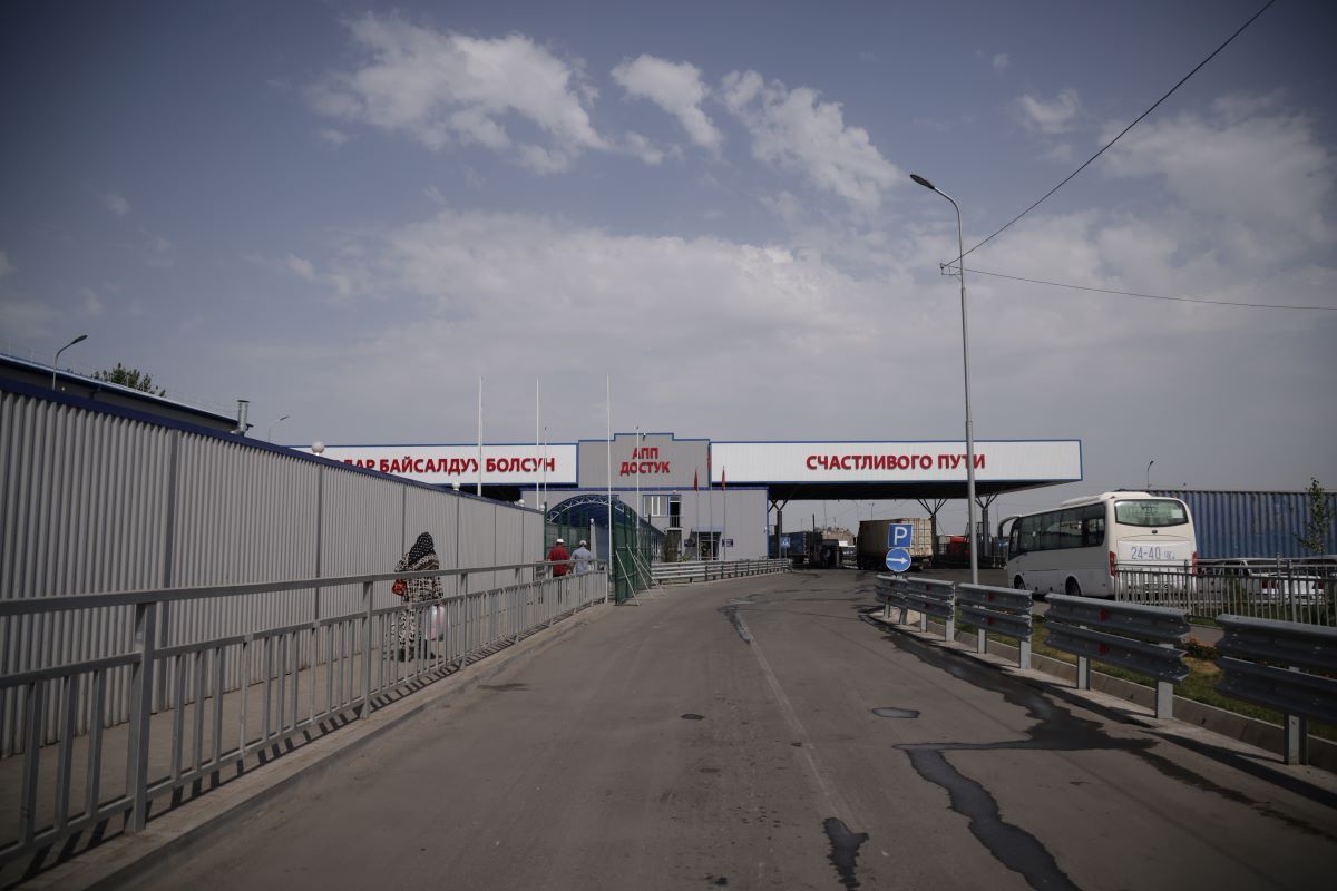 В Кыргызстан не пропустили 650 кг колбасы из Узбекистана на границе в Ошской области