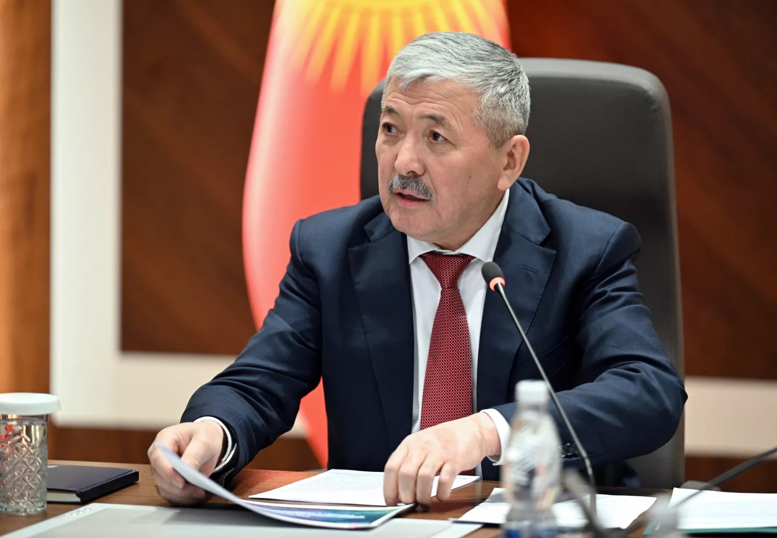 Глава кабмина поручил жесткий контроль за земельной политикой и инвентаризацию трансформированных земель