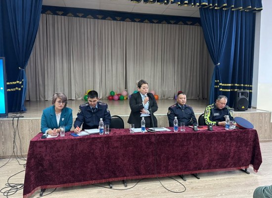 Бишкек Свердлов районунда өспүрүмдөрдүн укук бузууларын алдын алуу боюнча ата-энелер менен жолугушуулар өтүүдө