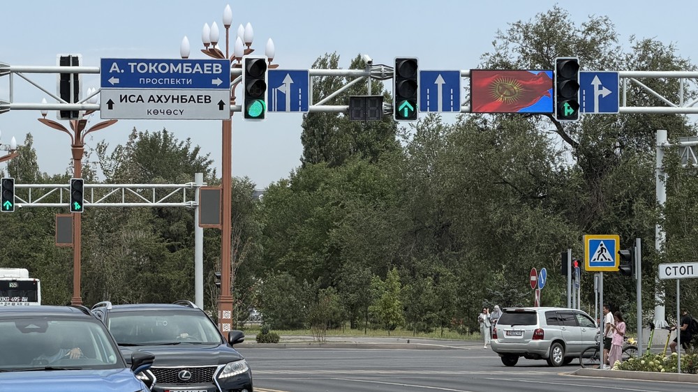 Депутат Айтматова көчөсүндө жер астындагы кесилиш жана HOWO жүк ташуусуна чектөө сунуштады